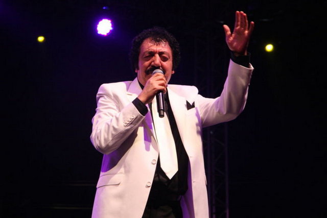 Son yıllarda bazı pop ve rock tarzındaki parçaları da repertuarına katarak Nilüfer'in Olmadı Yar isimli şarkısını, Teoman'ın Paramparça ve Tarkan'ın İkimizin Yerine adlı çalışmalarını da seslendirdi.