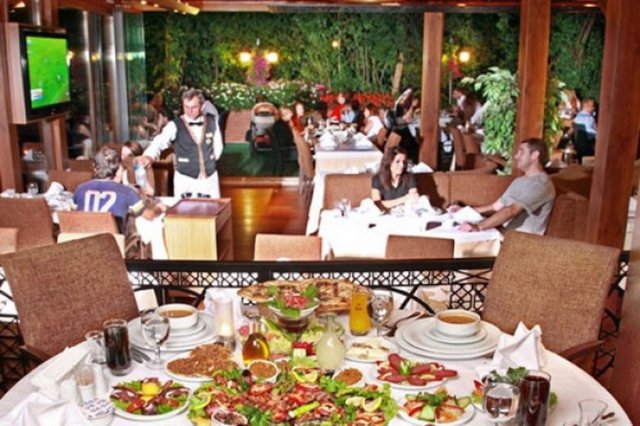 Develi Kebap (18,5 milyon TL ciro) - Geçtiğimiz günlerde 100. yılını kutlayan Gaziantep kökenli Develi Kebap ta bir şubesi ile listeye girenler arasında. İki yıl önce Florya' da büyük bir yatırım yapan Develi Grup o bölgede dengeleri alt üst etti.