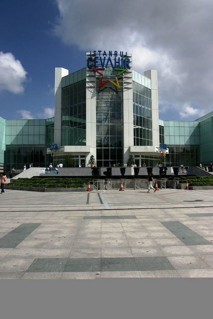 Cevahir (Mecidiyeköy): 3 saat ücretsiz. 4 saat 11 TL, 5 saat 13 TL