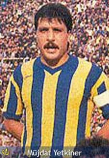 Rıza Çalımbay, siyah-beyazlı formayla Fenerbahçe karşısına 64 kez çıktı. Bu futbolcuyu 61 maçla Beşiktaşlı Şeref Görkey, 59'ar maçla da Beşiktaşlı Ulvi Güveneroğlu ile Fenerbahçeli Müjdat Yetkiner izliyor.