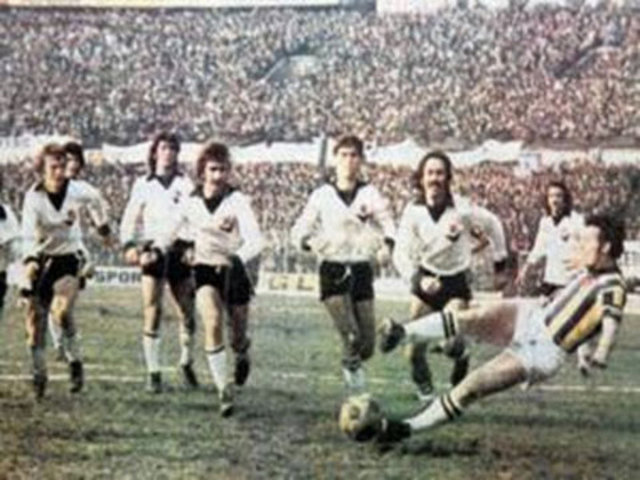 İki takım da birbirlerine karşı en farklı skorlu galibiyetlerini 7'şer golle aldı.  -