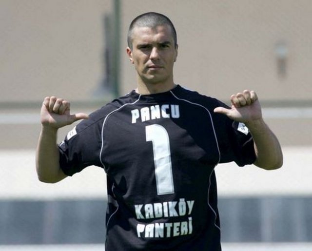 Ezeli rakiplerin 2004-2005 sezonunda Kadıköy'deki randevusu Türk futbol tarihine geçti.  -