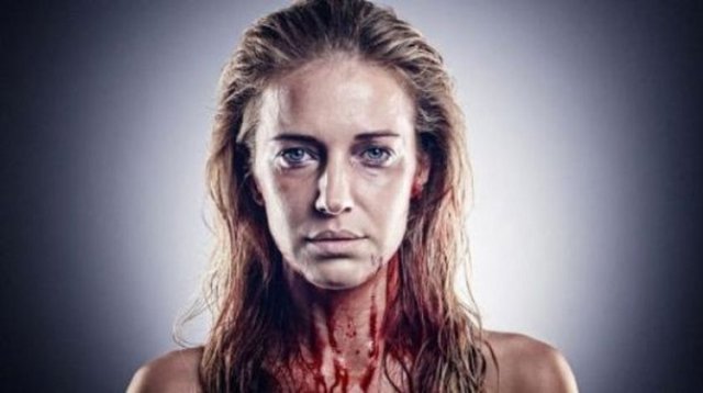 Burcu Esmersoy - Şefika Etik