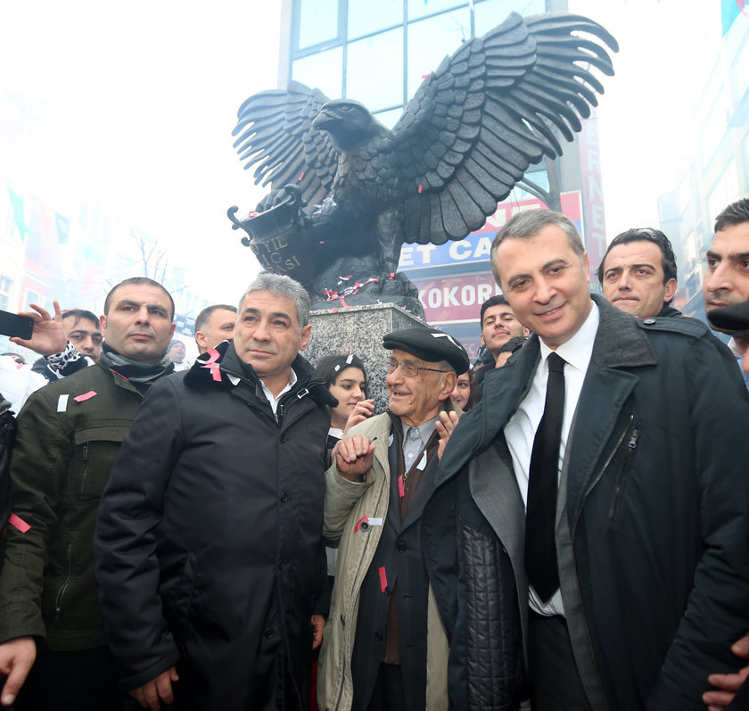 Besiktas Belediyesi Nin Yaptirdigi Kartal Heykelinin Acilisi Yapildi