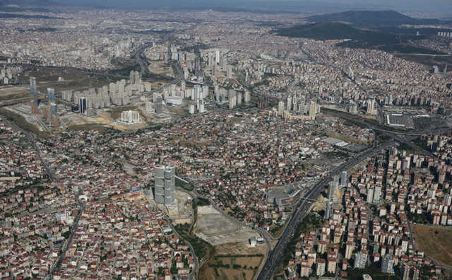 4. Gider Yönteminizi Seçin - Kira gelirlerinde gerçek gider ve götürü gider olmak üzere iki tür gider yöntemi vardır. Götürü gider yöntemini seçen mükellefler, kira gelirlerinden istisna tutarını düştükten sonra kalanın yüzde 25'i götürü gideri gerçek giderlere karşılık olmak üzere indirebilirler.  -