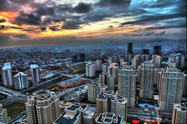 5. Vergi Tutarınızı Hesaplayın - Geliriniz arttıkça verginiz de artacaktır. Bu nedenle vergi tarifesine göre hangi dilimde olduğunuzu tespit etmelisiniz. Örneğin 10 bin TL'ye kadar olan gelirlerinizde vergi oranı yüzde 15 iken, bu oran dilimlere göre yüzde 35'e kadar çıkmaktadır.