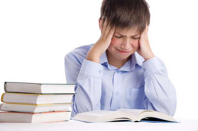 5- Ne kadar süre çalışacağınıza karar verin ve bunun için zaman belirleyin. Gerçekten odaklanma sorunu yaşıyorsanız kendinize 10 dakika boyunca odaklanacağınızı telkin edin ve bir alarm ile süreyi ayarlayın. Çalışmayı tamamladıktan sonra bir aperatif alın ve dolaşmak için kendinize birkaç dakika verin. Kısa süreli yüksek odaklanma sağlarsak, kısa süre sonra çok daha uzun bir süre odaklanmanız mümkün olacaktır.