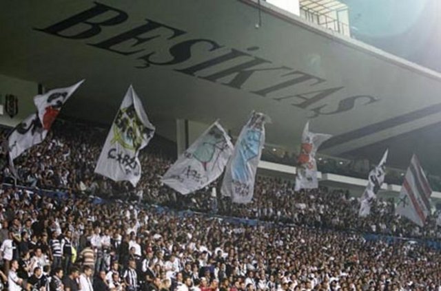 -  - İki takım İnönü Stadı'nda ilk kez 20 Haziran 1948 tarihinde özel maçta karşılaştı ve Galatasaray 2-1 galip geldi.