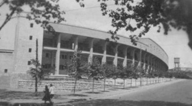 -  - Süper Lig'de 28 Kasım 2010 tarihinde yapılan tarihi maçta Beşiktaş'ın gollerini penaltıdan Guti ve Nobre, Galatasaray'ın tek golünü ise Kewell atmıştı.