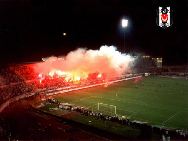 Siyah-beyazlılar, tarihi derbide 90+3. dakikada Olcay Şahan'ın attığı ve santrası bile yapılmayan golle rakibini yendi ve stadındaki son derbide taraftarlarına galibiyet armağan etti.