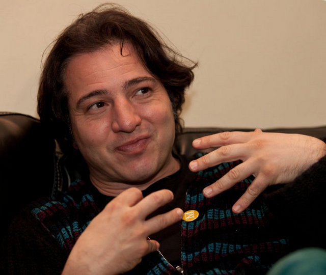 Müslüm Gürses'in geçirdiği by pass ameliyatından sonra yoğun bakıma alınması Fazıl Say'ın kalbini yumuşatmış olmalı ki, sanatçı Facebook sayfasından Gürses için geçmiş olsun mesajı yayınmıştı.