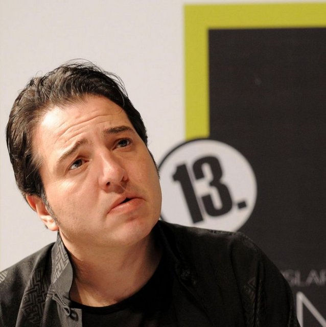 Piyanist ve besteci Fazıl say, geçtiğimiz yıllarda Facebook sayfasına  "Arabesk yavşaklığından utanıyorum" yazarak bu müzik türüne karşı öfkesini dile getirmişti.