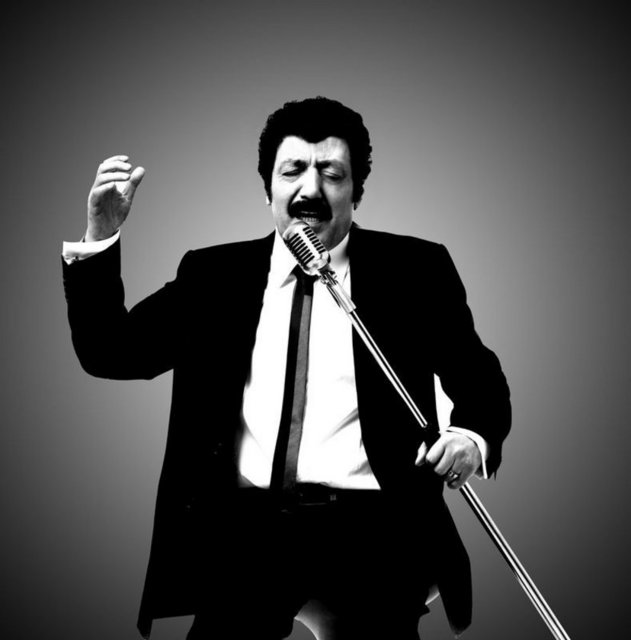 Fazıl Say'ın arabesk hakkındaki yorumlarına sinirlenen Müslüm Gürses Say hakkında "Asil azmaz, bal kokmaz, kokarsa yağ kokar, onun da aslı ayrandır. Bu arkadaş kokan cinsindendir" demişti. -