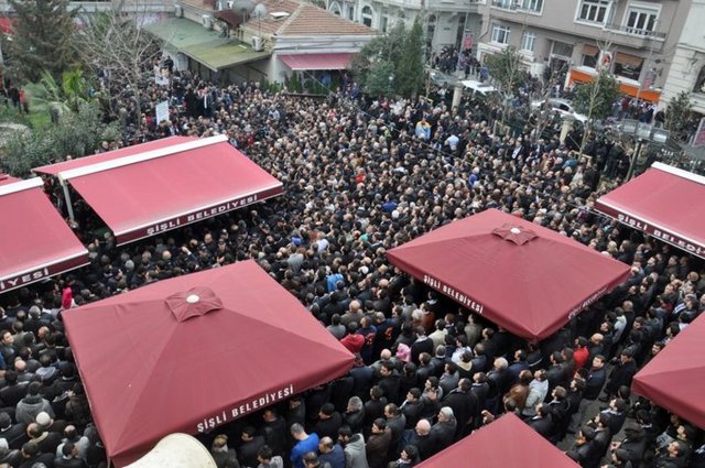 - Tedavi gördüğü hastanede dün hayatını kaybeden Müslüm Gürses'in cenazesi, Cemal Reşit Rey Konser Salonu'nda düzenlenen törenin ardından Teşvikiye Camii'ne getirildi. -