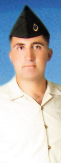 605 GÜNDÜR REHİN - Zihni Koç - Uzman Çavuş - İlk kaçırılan askerlerden. 9 Temmuz 2011'de PKK'nın kurulduğu Fis Köyü'ne yakın Ziyaret Tepe mevkiinde kaçırıldı. - 'Ailem iyi olduğumu bilsin, dik dursun' - "SAĞLIK durumum iyi. Ailem benim iyi olduğumu bilsin. Onları seviyorum. İlla ki bu süreç içerisinde biraz özledik. Yaklaşık 2 yıl oldu. Dik dursunlar, sağlam dursunlar. Bu süreç içerisinde yıprandıklarını hissediyorum, ama kendilerine iyi baksınlar. Süreç hakkında pek yorum yapmayı düşünmüyorum ancak umuyorum olumlu olur."