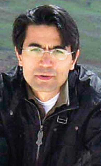 571 GÜNDÜR REHİN - KENAN EROĞLU - Kaymakam Adayı - 12 Ağustos 2011'de Muş-Diyarbakır arasında kaçırıldı. Muş Valiliği'nde staj yapıyordu. - 'Radyodan izliyoruz' - "AİLELERİMİZİN  bizleri iyi bilmesini istiyoruz. Kendilerine iyi baksınlar. Moralli olsunlar. İnşallah en kısa zamanda, kavuşma ümidindeyiz. Süreci radyodan takip ediyoruz. Umarız her şey hayırlısıyla en uygun şekilde biter."