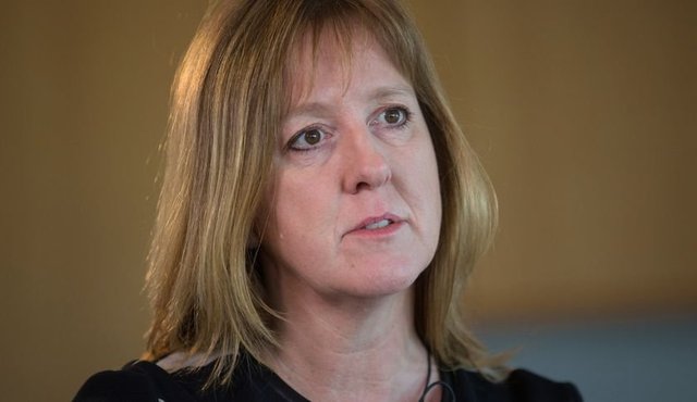2- Alison Cooper  -  - Imperial Tobacco CEO'su.  -