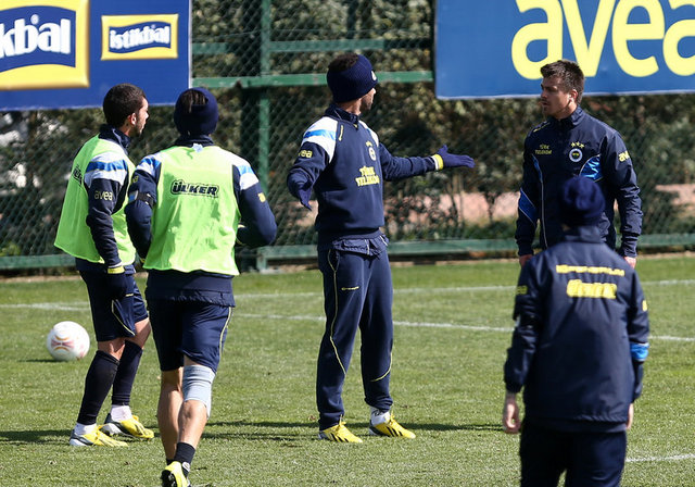 Bunun üzerine Orhan ile Emre arasında tartışma çıktı.