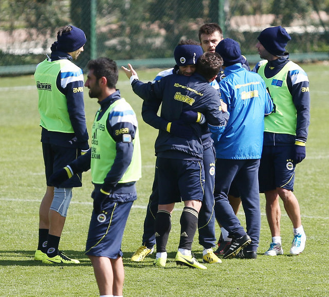 Orhan Şam, kendisine sert girdiği gerekçesiyle genç futbolcu Beykan'ın üzerine yürüdü.