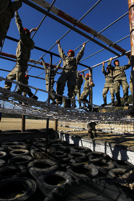 Her türlü silah teçhizatını kullanma eğitimi alan timlerin, mayın ve patlayıcı madde tespiti, teşhisi ve imhası konusundaki eğitimlerine de büyük önem veriliyor...