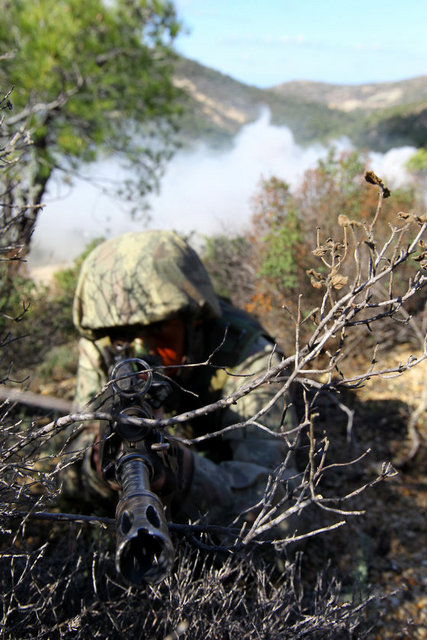Kondisyon ve fiziki dayanıklılığın arttırılmasına yönelik temel ve savaş beden eğitimi de alan JÖH timleri, eğitimleri sürecinde 260 kilometresi koşu, 675 kilometresi yürüyüş olmak üzere toplam 935 kilometre yol kat ediyor...