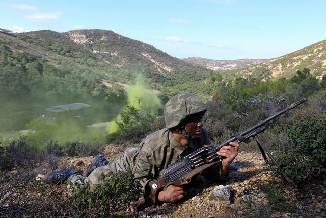 Temel komando eğitimini almış uzman erbaşlar burada ''planlayarak, yaşayarak ve yaparak öğrenme'' esasıyla, 10 haftalık eğitimden geçirilerek JÖH timleri arasına girmeye hak kazanıyor...