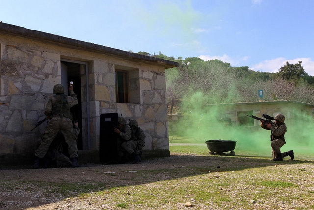 ''Geri dönmeyi düşünmediler'' yazılı ''şehitlik'' bölümünde ise Jandarma Komando Okulu'nda kurs görmüş ya da görev yapmış şehit düşen personelin şahsi malzemelerine, resimlerine ve gazetelerde çıkan haberlere yer veriliyor...