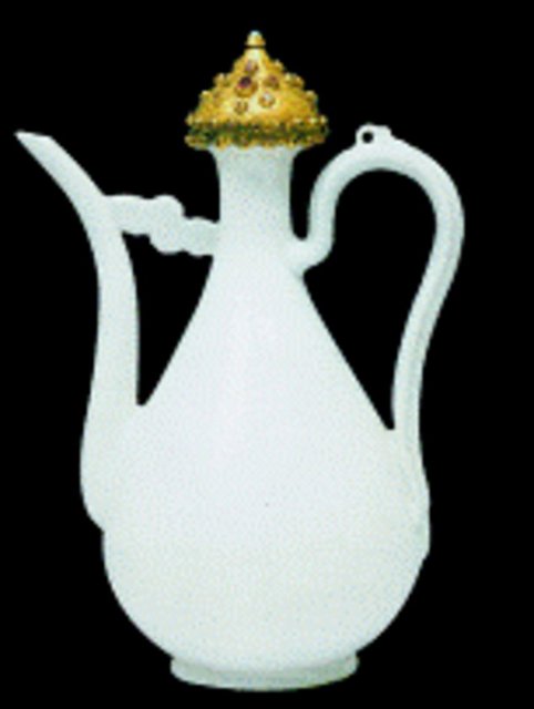 Çin malı ibrik. Kapak süslemesi ise saray atölyesinden...