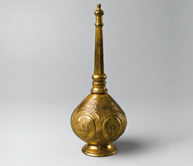 Topkapı Sarayı'ndaki Bakır ve Tombaklar Koleksiyonu'ndan bir parça