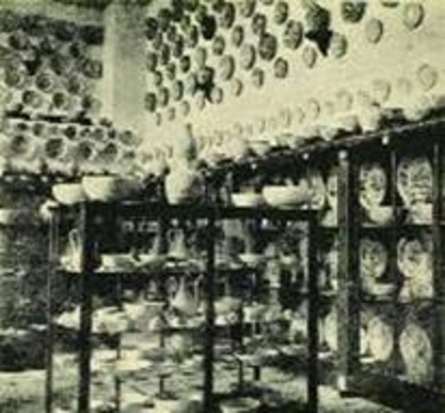 1930'lu yıllarda Topkapı Sarayı'nda 'Çini müzesi' adlı bir bölümde saray porselenleri sergilendi.