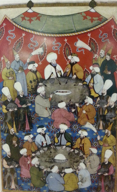 Fatih devrinden itibaren mutfaklar için alınan malzemenin kaydedildiği mutfak masraf defterlerinden ne tür malzemeler alındığı ve hangi yemeklerin pişirildiğini tespit etmek mümkün.