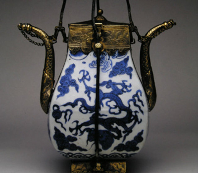 Topkapı Sarayı'ndaki Çin ve Japon Porselenleri Koleksiyonu'ndan bir parça