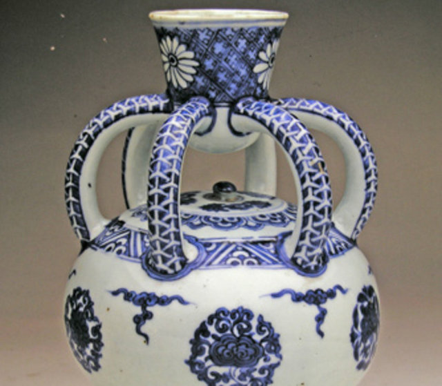 Topkapı Sarayı'ndaki Çin ve Japon Porselenleri Koleksiyonu'ndan bir parça