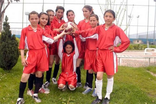 YEŞİL SAHADA KADIN OLMAK