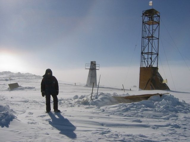 Araştırmacılar yeryüzüne çıkarılan örneklere dayanarak buranın bilinmeyen DNA'ları olan canlılarla dolu olduğunu tahmin etmekte.