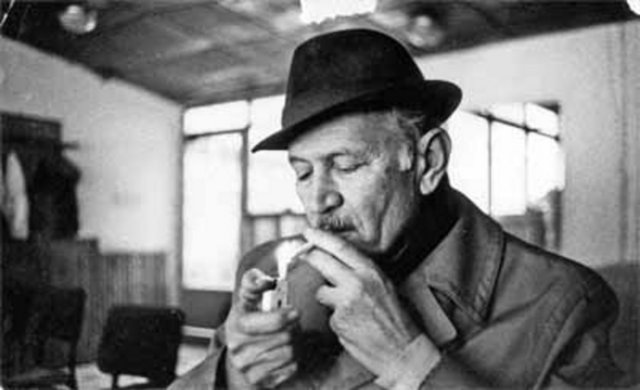 Oktay Rifat >>