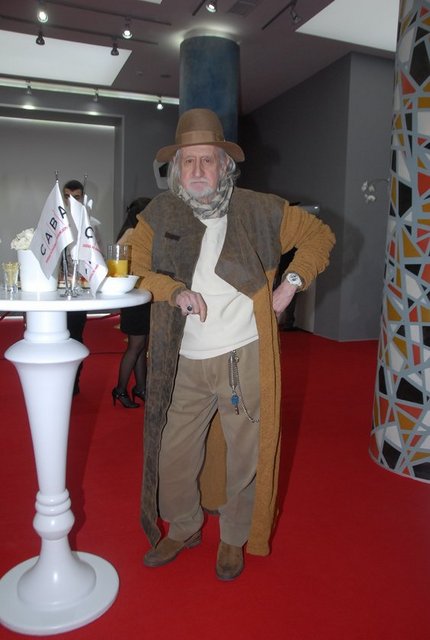 ERTEKİN DİNÇAY 