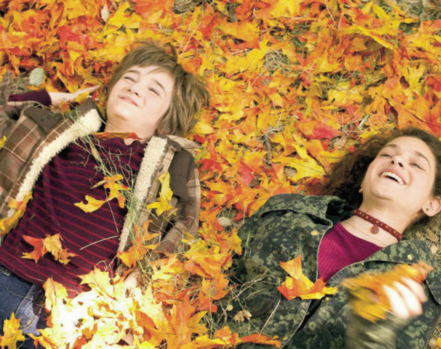 TIMOTHY GREEN'IN SIRA DIŞI YAŞAMI:+1 TL Umutsuzlukla mı boğuşuyorsunuz? Bu filmi izleyin, geçer.+1 TL Renkler,müzikler şahane.+1 TL Çocuk oyuncular geleceğin büyük oyuncuları.-1 TL Yine insanı filmlerdeki mutluluğa inandıran bir film.= 16 TLHesap defteri:Hesaplamayı yaparken rakamları 1 sinema biletinin ortalama fiyatı 14 TL'den hareketle, en fazla "3 aşağı, 5 yukarı" olacak şekilde toplayıp çıkardık.