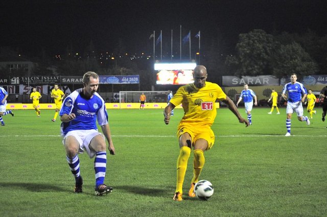 Bunu yanı sıra saha içinde de müthiş bir olay yaşanmıştı.