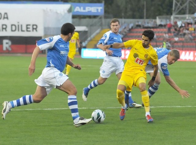 İki ekip arasında bu yaşananlardan sonra; asıl renkleri lacivert-beyaz olan St. Johnstone Kulübü, gelecek sezonki deplasman formasını Eskişehirspor'un anısına kırmızı-siyah yaptığını duyurdu.