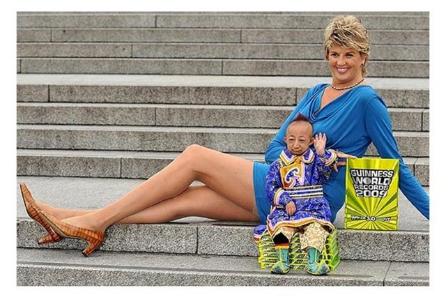 Garip özellikleri Guinness Rekorlar Kitabına girmelerini sağladı. Sahip oldukları ilginç özellikler görenleri şaşırtıyor. En uzun bacaklar onda... Rus Svetlana Pankratova'nın bacak boyu uzunluğu 130 cm.