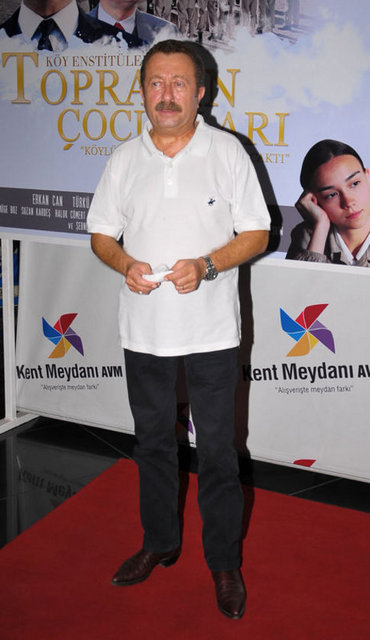 Erkan Can: Oyuncu Erkan Can'ın 1959 model Checrolet İmpala'sı var.