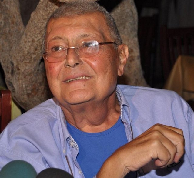 Ferdi Özbeğen: Taverna müziğinin ünlü ismi şarkıcı ve piyanist Ferdi Özbeğen 28 Ocak günü 71 yaşında 12 yıldır tedavi  gördüğü prostat kanseri nedeniyle yaşamını yitirdi.