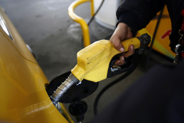 Akaryakıt olarak kullanılması yasak olan akaryakıt harici petrol ürünlerinin (baz yağ, solvent vb.) doğrudan veya basit işlemlerden geçirilerek piyasaya sunulması