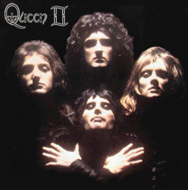 Queen - Queen II (1974) -  - "Queen II" grubun İngiltere'de hit olan ilk albümüydü ve başarısı sayesinde, Queen'in ilk albümü de bir hafta sonra listelere girebilmişti. İlk albümleri "Queen"in menajerliğini yürüten Trident Studio ve prodüktör Roy Baker boş olduğu vakitlerde, (sabah 10'dan başlayarak üç saatte ve gece yarısı) kaydedilmişti.