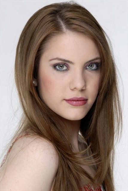 EN İYİ GENÇLİK DİZİSİ KADIN OYUNCUSU – EDA ECE – PİS YEDİLİ