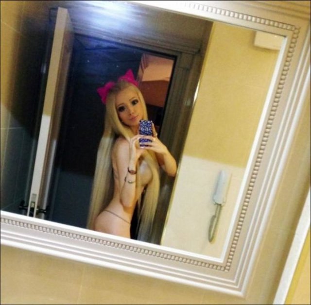 Ağır ağrı kesiciler aldığını söyleyen "insan Barbie" "Şimdi daha iyiyim. Ama bazen gecenin bir yarısı korkunç ağrılar içinde uykumdan uyanıyorum" dedi.