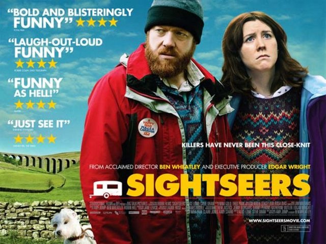 20-Garip Turistler (Sightseers) (2012):   31. İstanbul Film Festivali'nde "Ölüm Listesi"ni izlediğimiz Ben Wheatley, bu kez soluğu 'katil aşıklar filmi'nin yamacında alıyor. Sıradan bir çiftin 'şans eseri' işlediği suçları, kan ve mizah oranı yüksek bir İngiliz kitchen sink draması karşıtı temele dayandırıyor. Böylece "Bonnie ve Clyde" ile bilinen alt türüne bir hiciv örneği kazandırıyor.