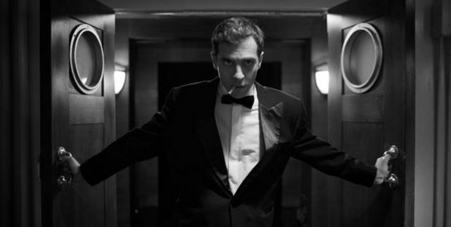 3-Bukalemunun Rengi (Zincograph / The Color of the Chameleon) (2012): Bulgar sinemasının son 10 yılından çıkmış tek kayda değer iş "Zift" olabilir. Ama burada onun senaristi Vladislav Todorov'u ve görüntü yönetmeni Emil Hristov'u görmek bile yeterli. Hristov'un ilk yönetmenlik denemesi, Selanik Film Festivali'nden ödüllü "Bukalemunun Rengi", muhbir-polis hikayesi ve karakter motivasyonlarıyla yine tür sinemasıyla ilgilenenleri memnun edecek gibi. -