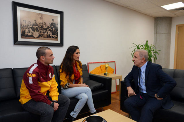 YOLANTHE CABAU, WESLEY SNEIJDER